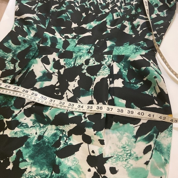BROOKS BROTHER, GREEN,BLACK AND WHITE,FLORAL ABSTRACT PATTERNED DRESS.SI… - Picture 5 of 13